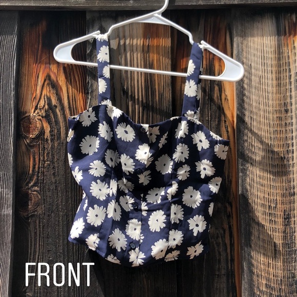 superdown Daisy Button Front Top - Picture 4 of 6